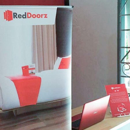 Hotel Reddoorz @ Simpang Lima Jupiter Sorong Zewnętrze zdjęcie