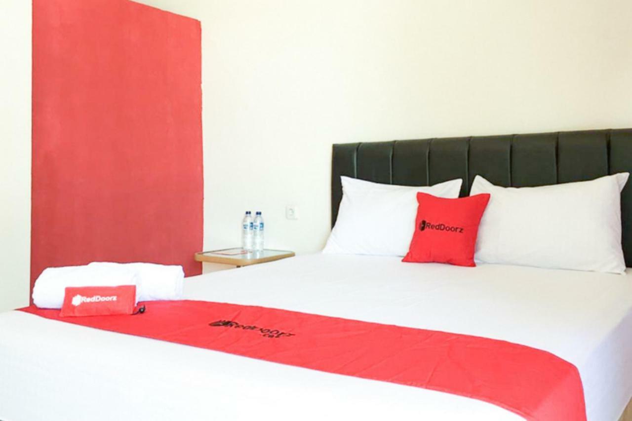 Hotel Reddoorz @ Simpang Lima Jupiter Sorong Zewnętrze zdjęcie