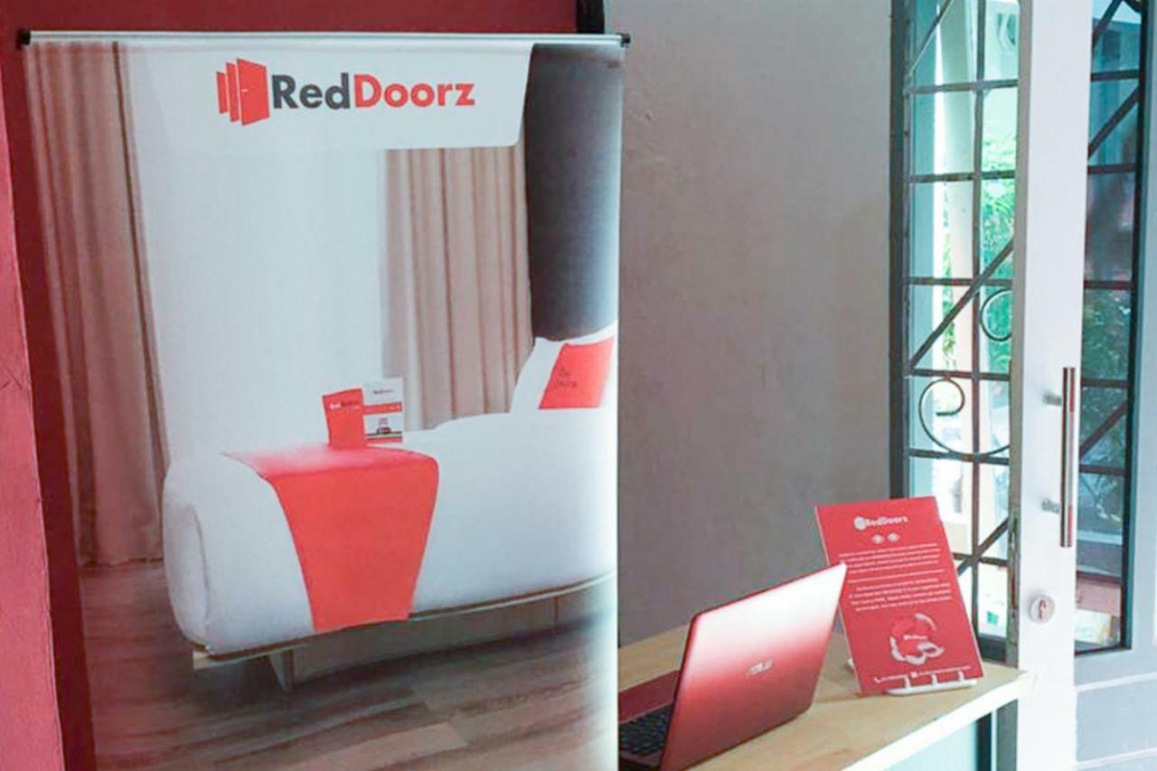 Hotel Reddoorz @ Simpang Lima Jupiter Sorong Zewnętrze zdjęcie
