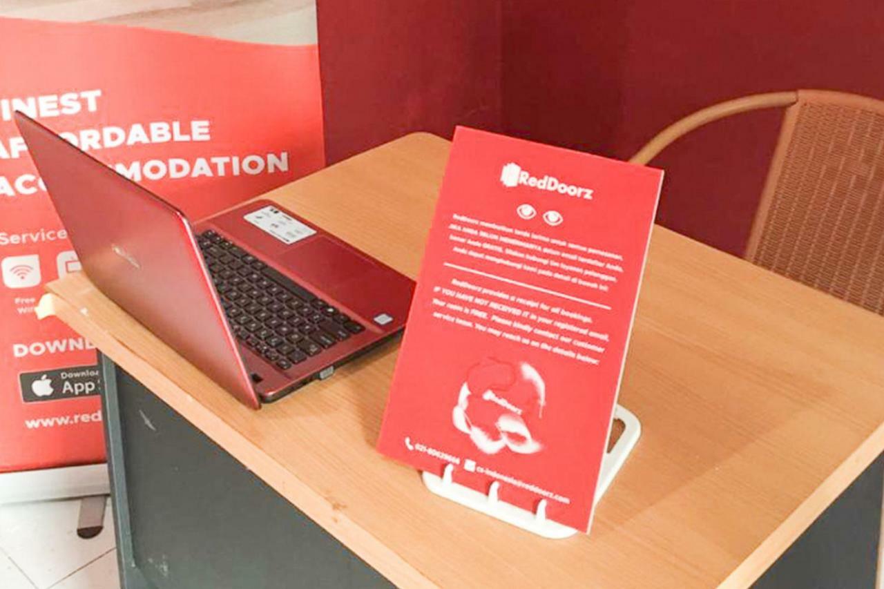 Hotel Reddoorz @ Simpang Lima Jupiter Sorong Zewnętrze zdjęcie
