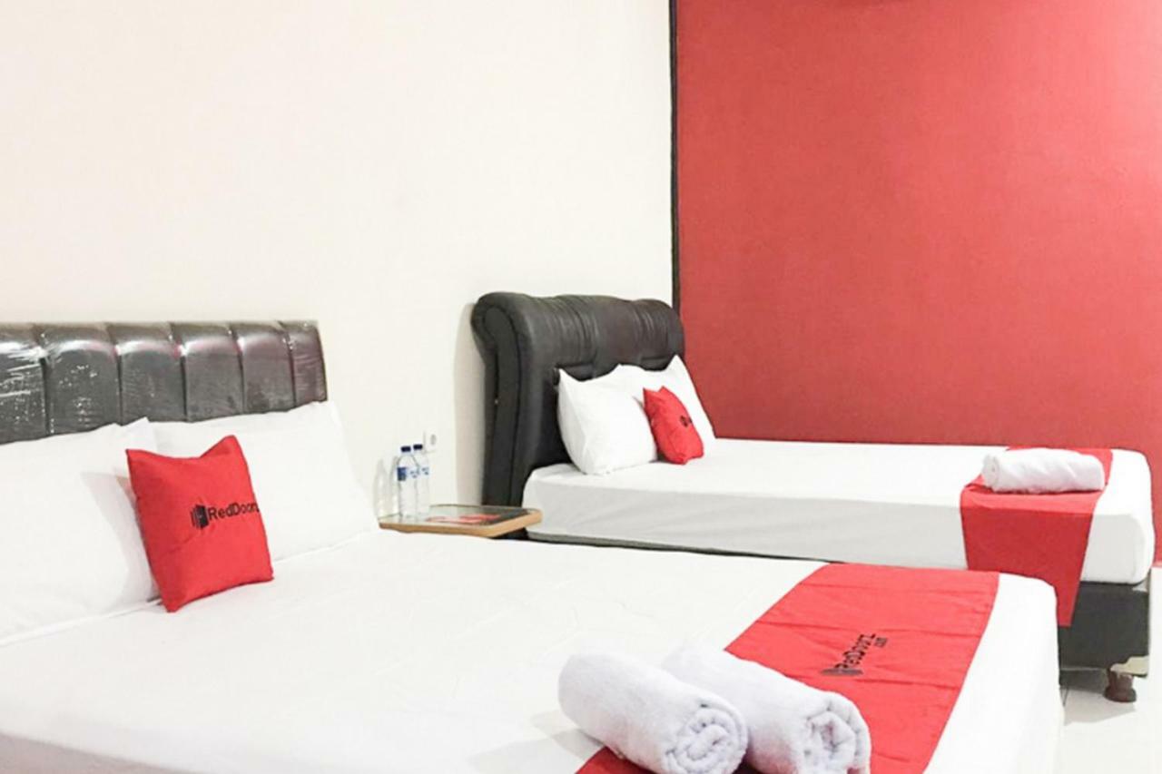 Hotel Reddoorz @ Simpang Lima Jupiter Sorong Zewnętrze zdjęcie