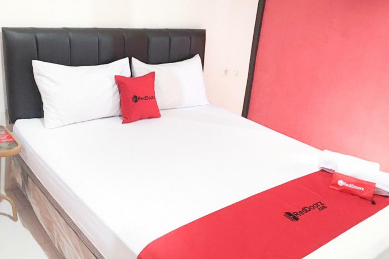 Hotel Reddoorz @ Simpang Lima Jupiter Sorong Zewnętrze zdjęcie