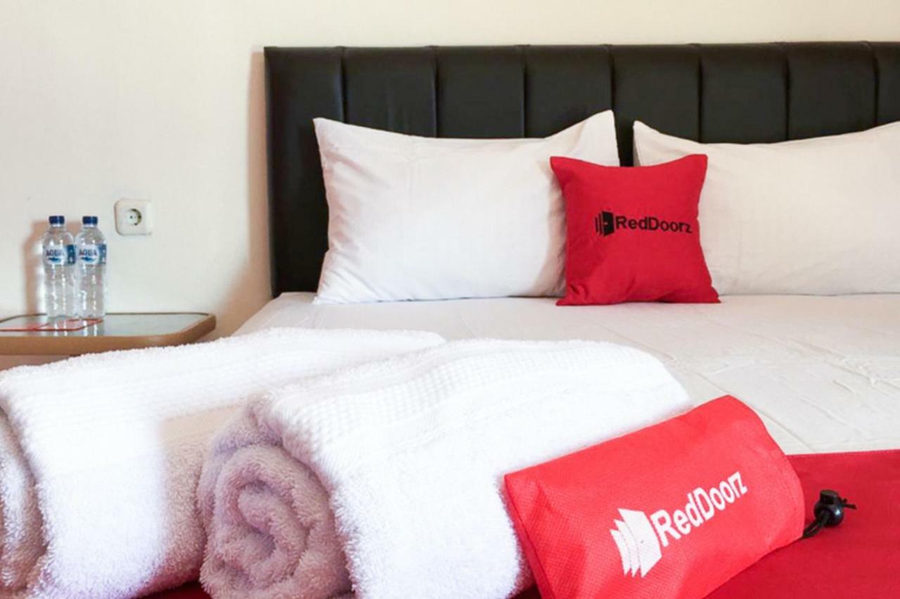 Hotel Reddoorz @ Simpang Lima Jupiter Sorong Zewnętrze zdjęcie